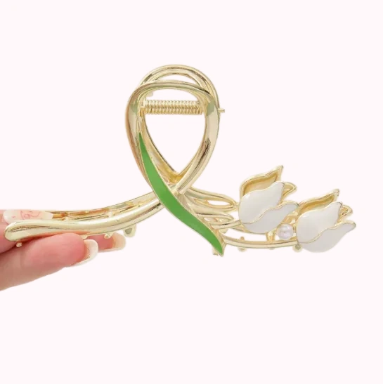 White Lily Hair Claw